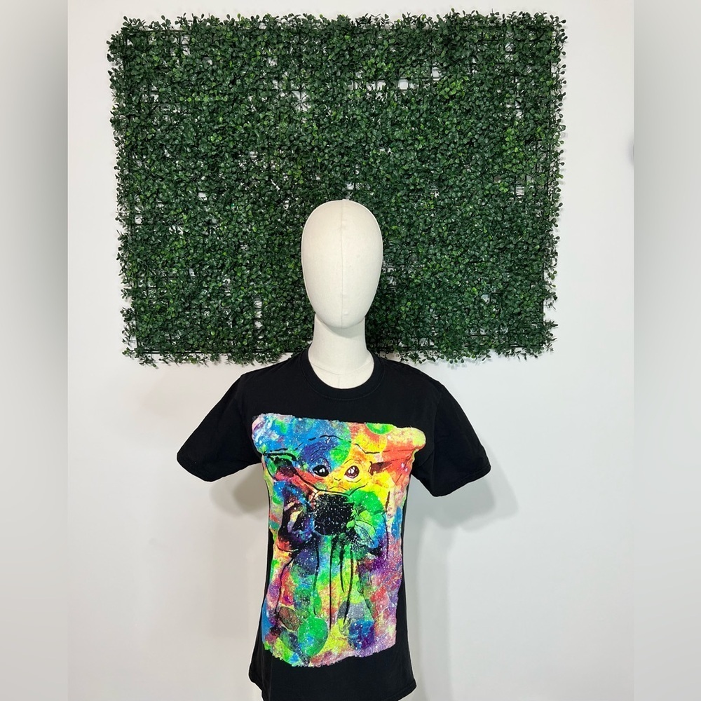 Baby Yoda Grogu 100% Cotton Artsy Neon Paint Print Tee Shirt Size Medium